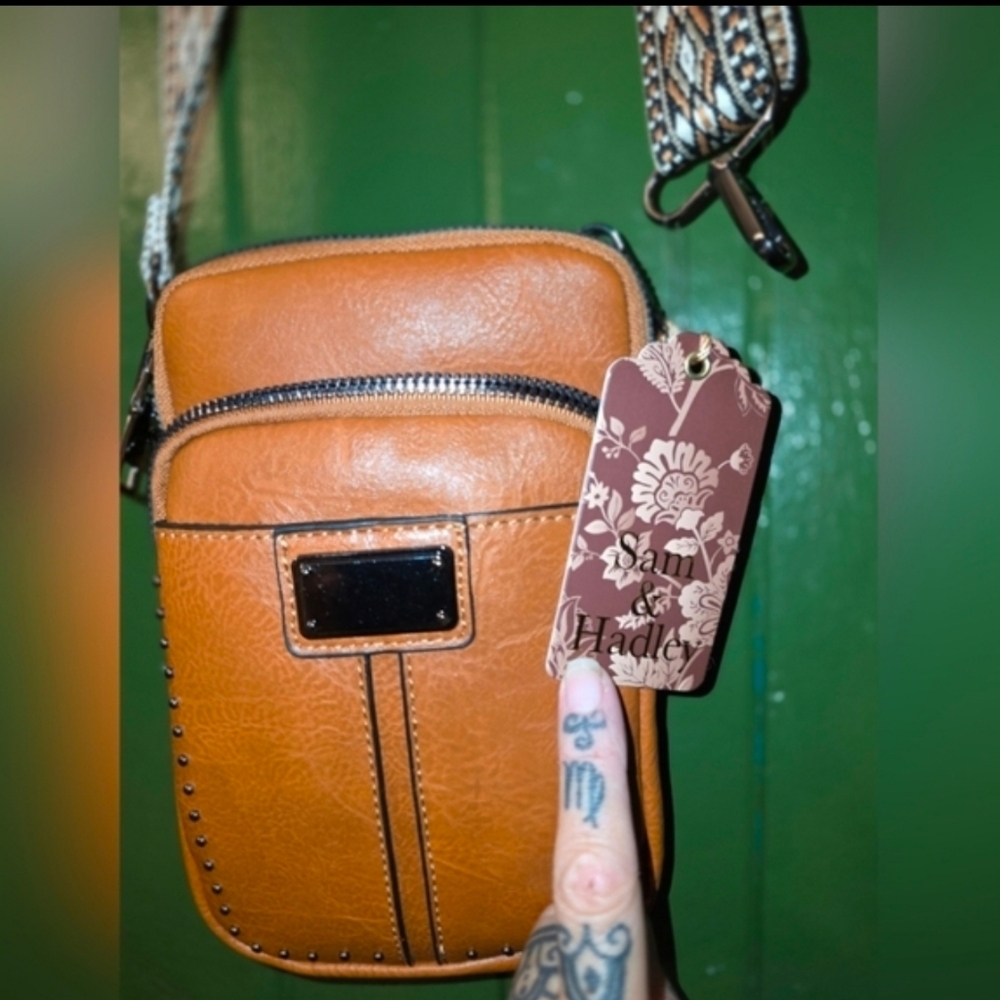 BAGS + WALLETS: $10 EACH ITEM